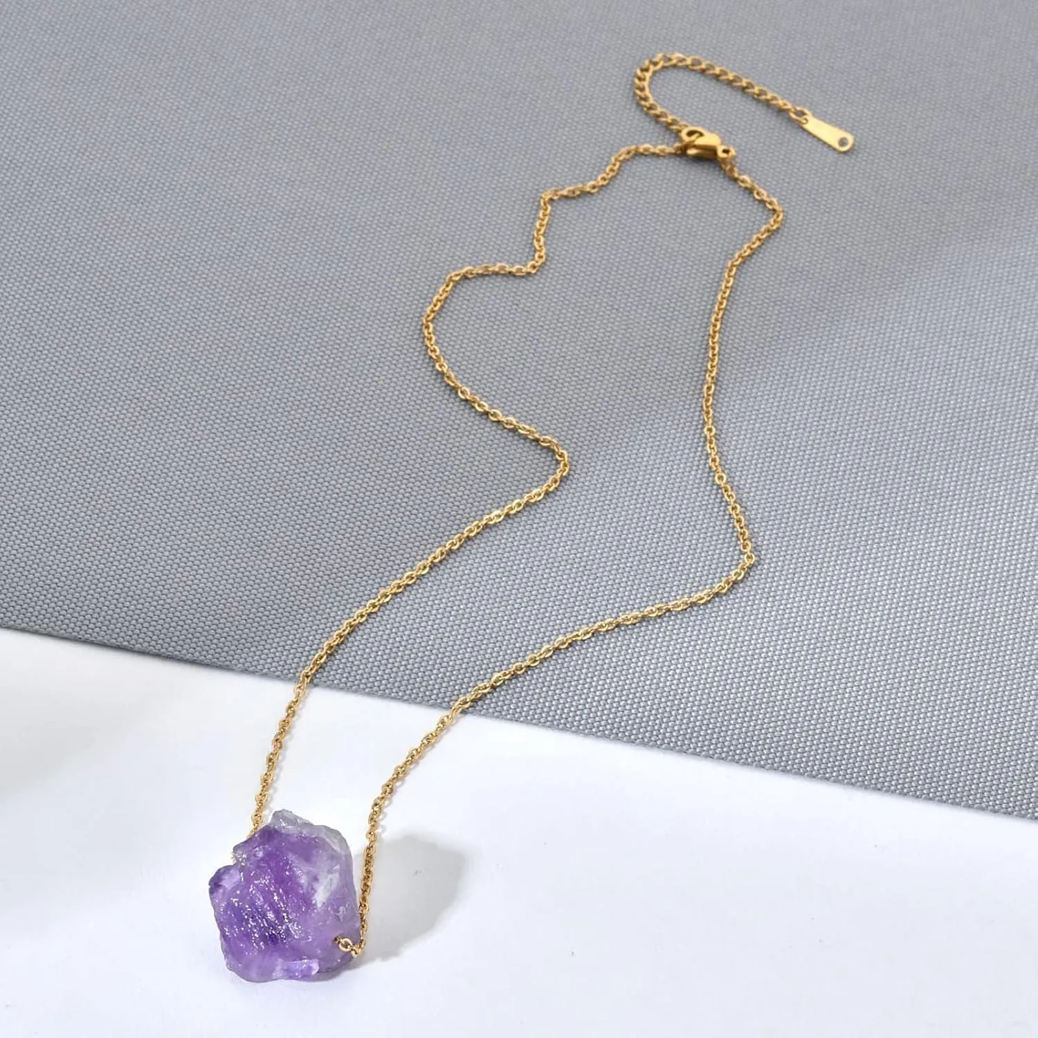 Crystal Necklaces for Women Gold Pendant Necklace Healing Crystal Necklace Gold Layered Chain Necklace Amethyst Necklaces Fashion Jewelry for Women