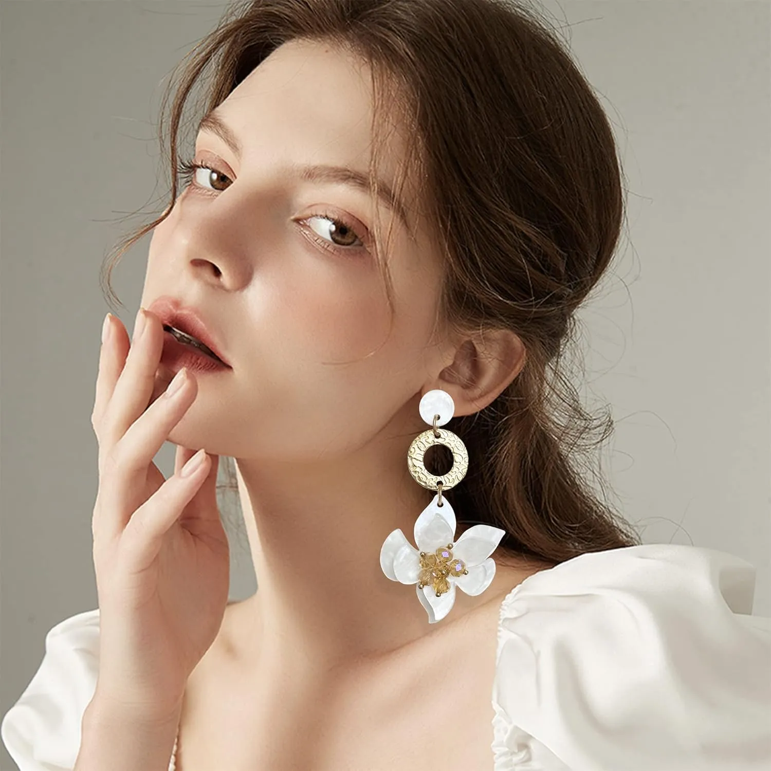 Elegant Bohemian Acrylic Flower Dangle Drop Earrings - Chic Dainty Resin Flower Petal Statement Stud Earrings with Gold Beads for Sister, Mom, Lover and Friends