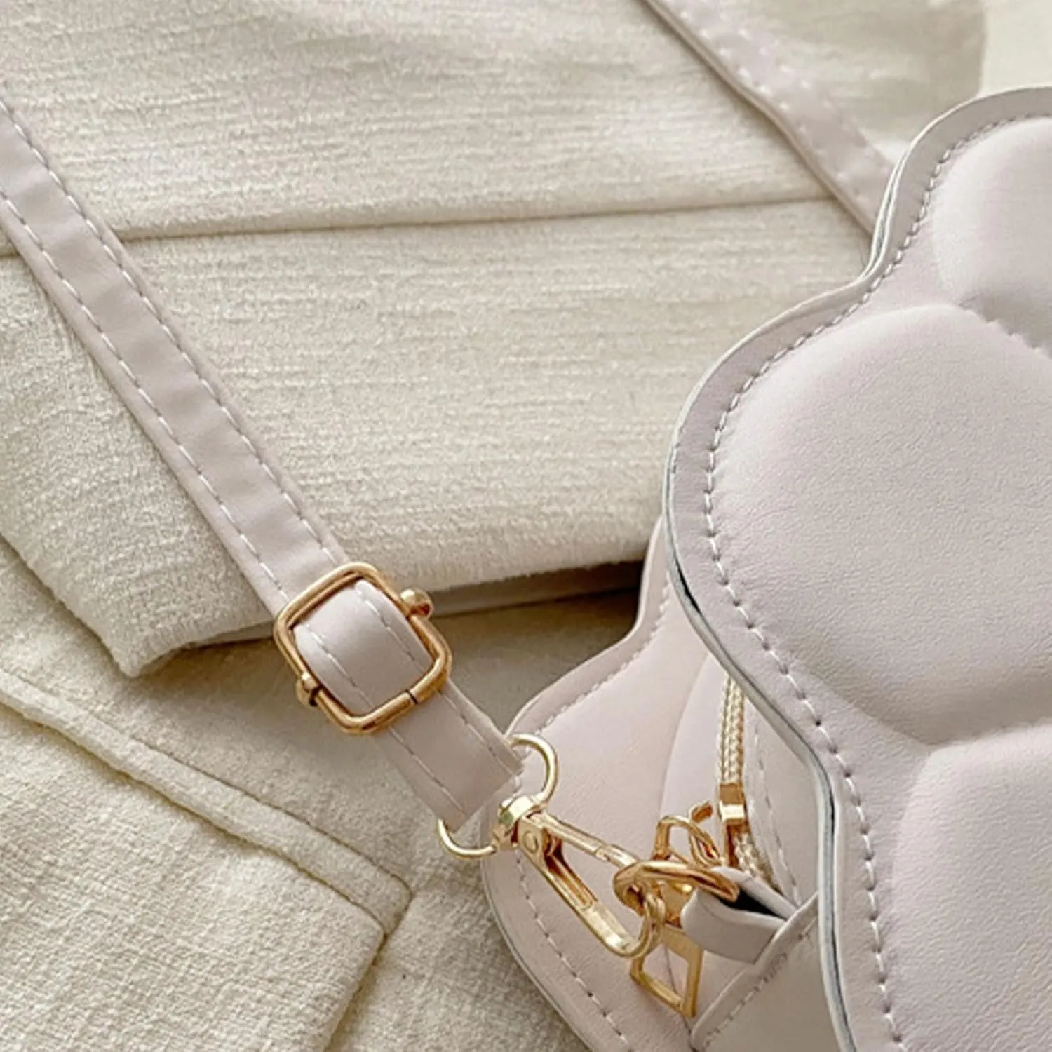 Trendy Flower Shaped Crossbody Bag for Women PU Leather Shoulder Purse Casual Satchel Fashion Accessory