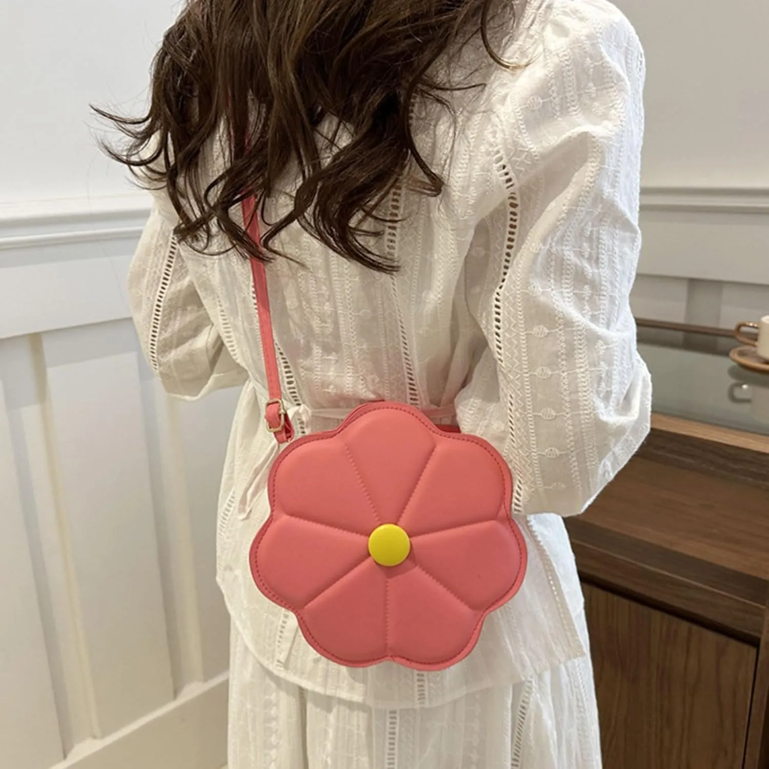 Trendy Flower Shaped Crossbody Bag for Women PU Leather Shoulder Purse Casual Satchel Fashion Accessory