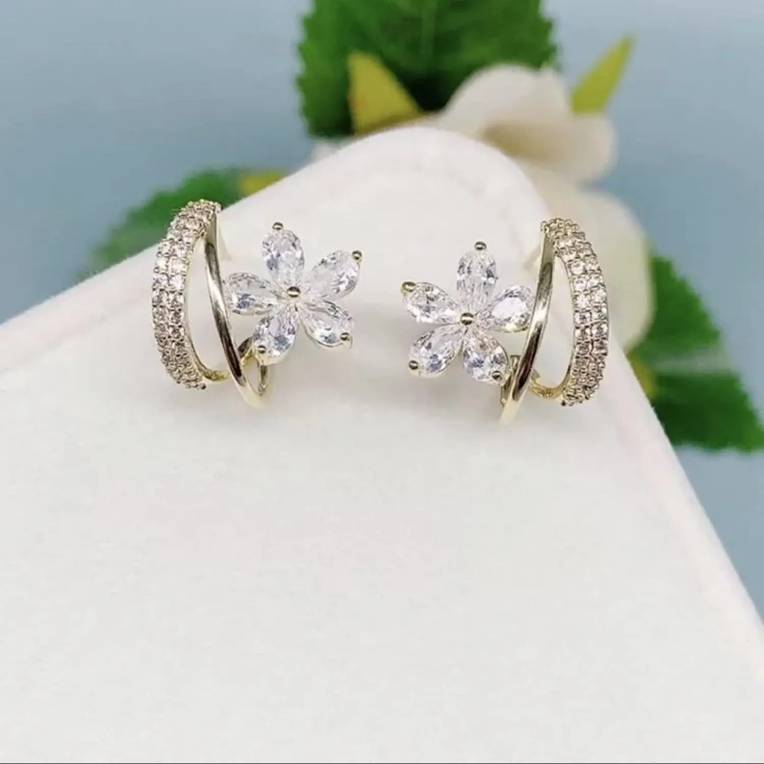 Trendy Nose Rings Korean Trendy Earrings Micro Encrusted with Diamonds Small C Ring Zircon Five Petal Flower Design Exquisite Earrings Silver Needles Little Earrings (A, One Size)
