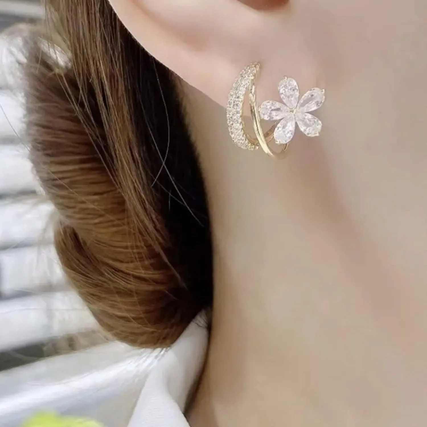 Trendy Nose Rings Korean Trendy Earrings Micro Encrusted with Diamonds Small C Ring Zircon Five Petal Flower Design Exquisite Earrings Silver Needles Little Earrings (A, One Size)